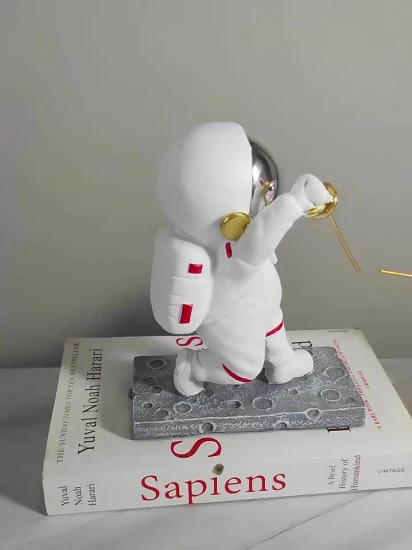 Decorazione creativa moderna della scrivania dell'ufficio Artigianato Figurine della statua dell'astronauta Decorazioni per la casa